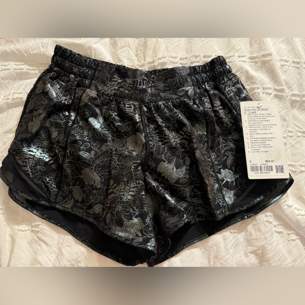 Lululemon Hotty Hot shorts LR